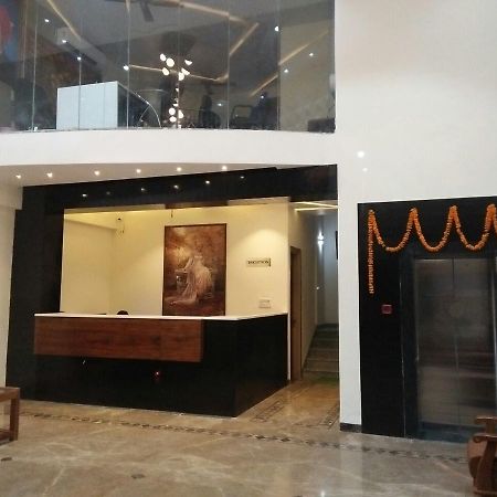 ホテルRewa Residency エクステリア 写真