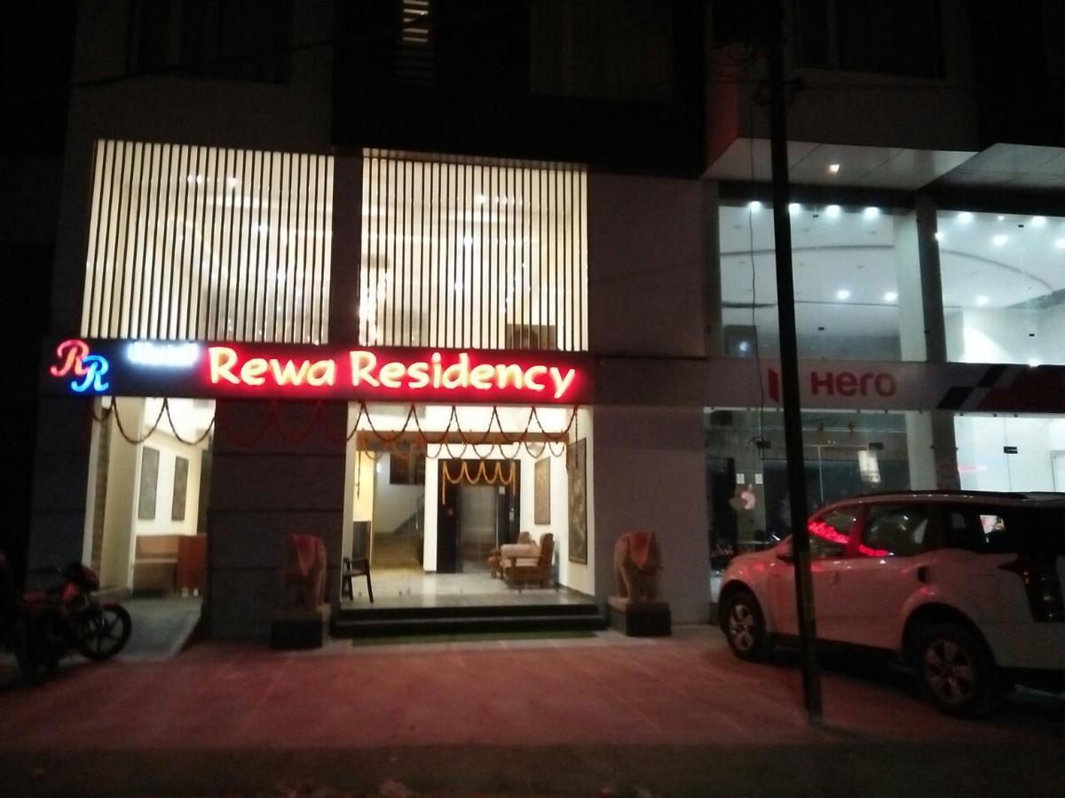 ホテルRewa Residency エクステリア 写真
